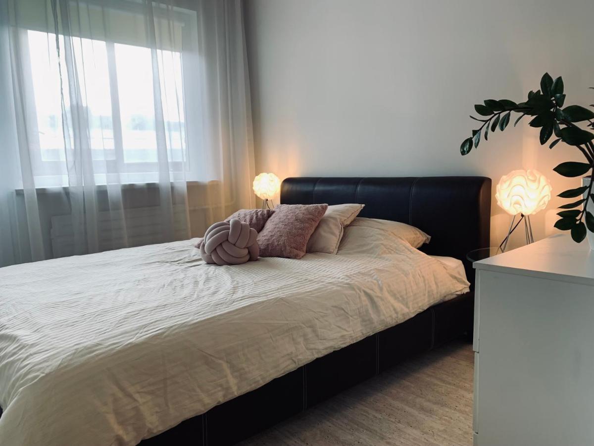You'Ll Love This Large Apartment! Free Parking! Tallinn Bagian luar foto