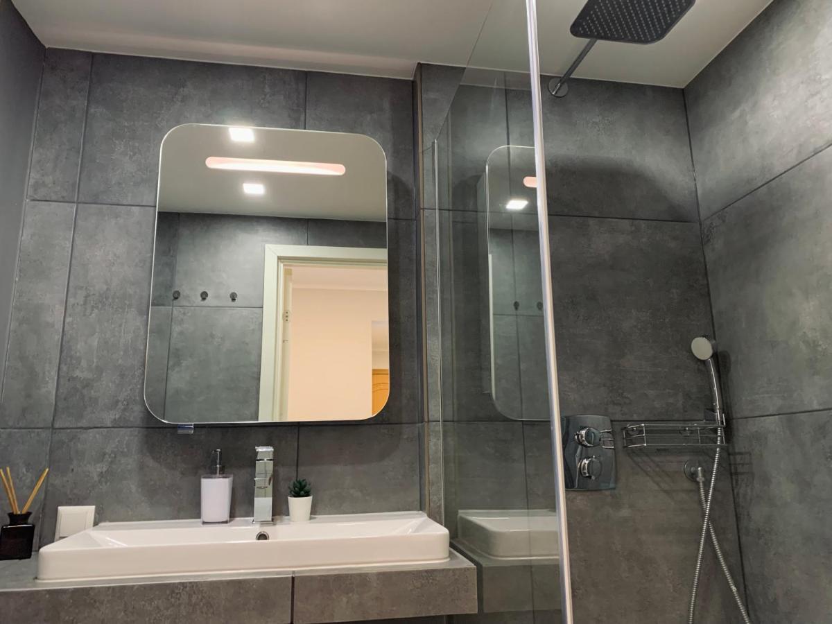 You'Ll Love This Large Apartment! Free Parking! Tallinn Bagian luar foto