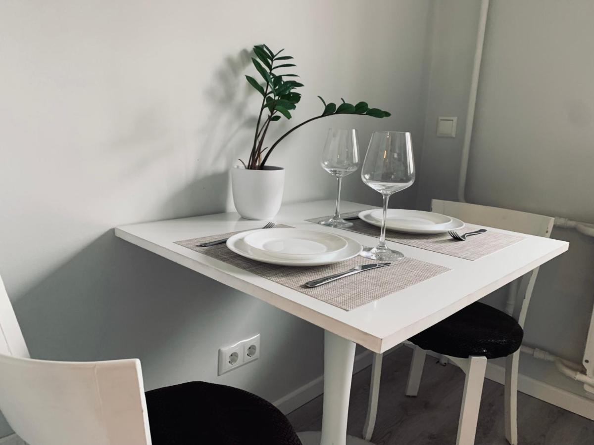 You'Ll Love This Large Apartment! Free Parking! Tallinn Bagian luar foto